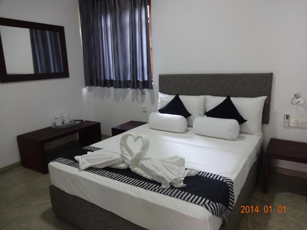 Aaranya Residence แคนดี้ ภายนอก รูปภาพ