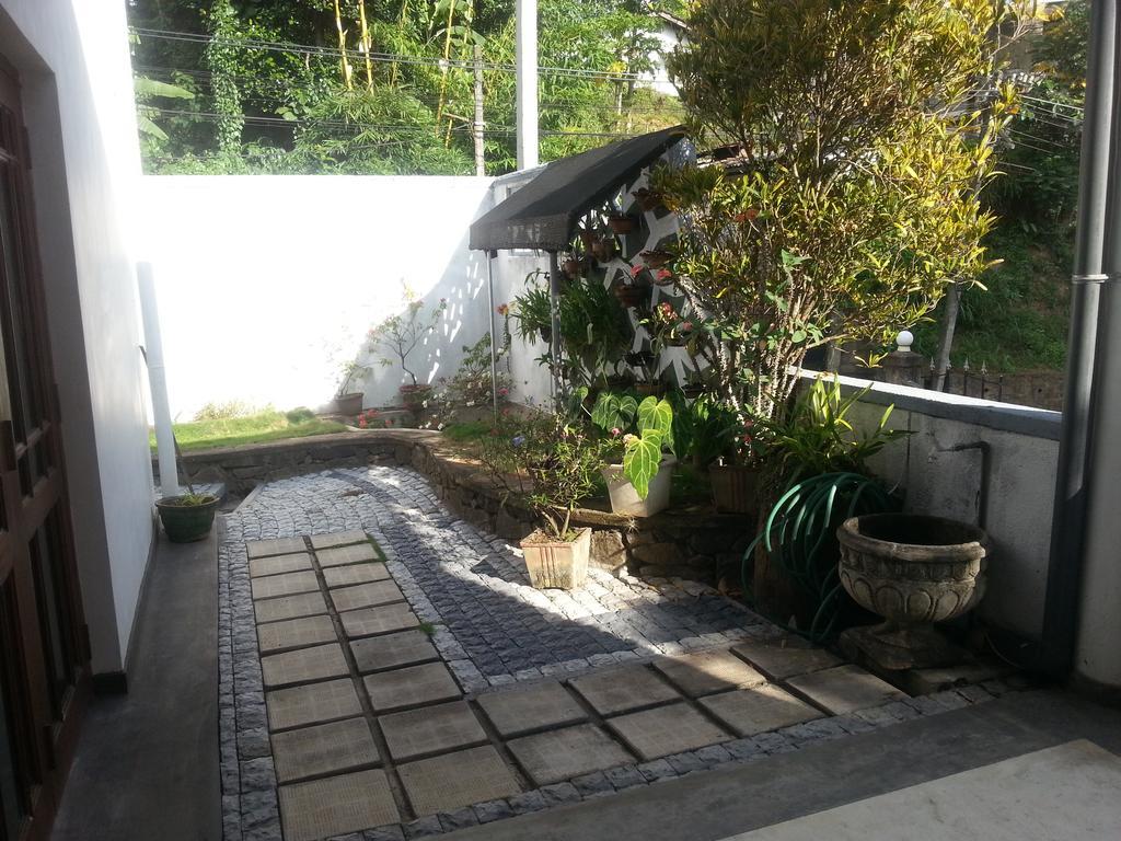 Aaranya Residence แคนดี้ ภายนอก รูปภาพ