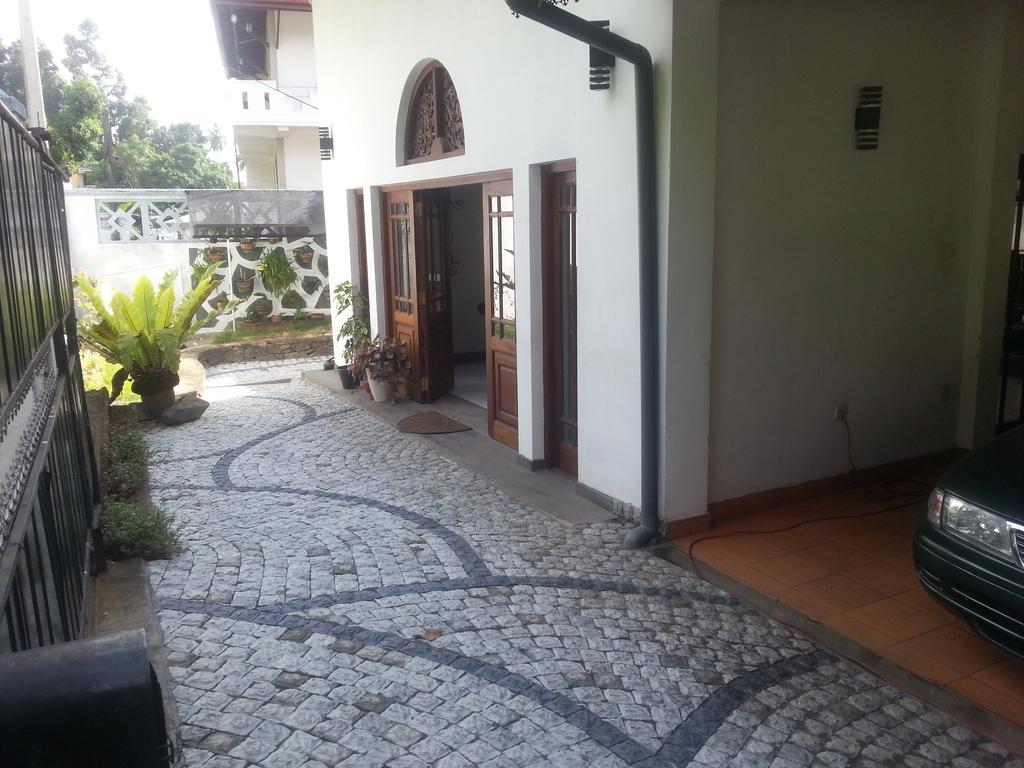 Aaranya Residence แคนดี้ ภายนอก รูปภาพ